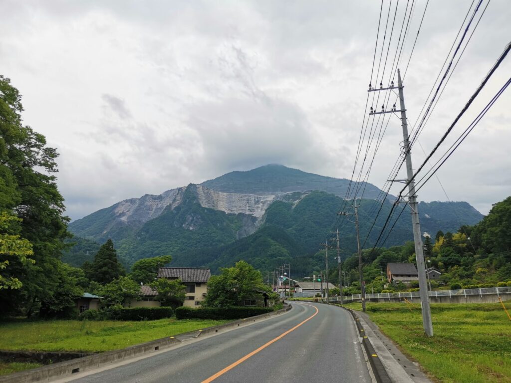 武甲山登山 一の鳥居駐車場からの登山ルートを紹介 標高1 304mから秩父一望の景色