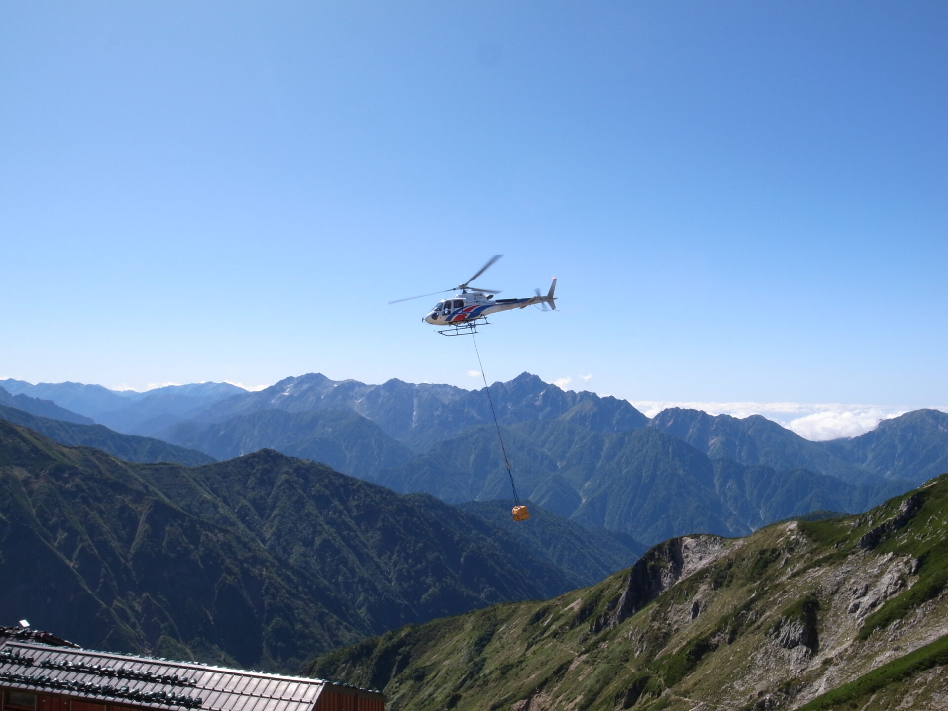 唐松岳頂上山荘 ヘリコプター