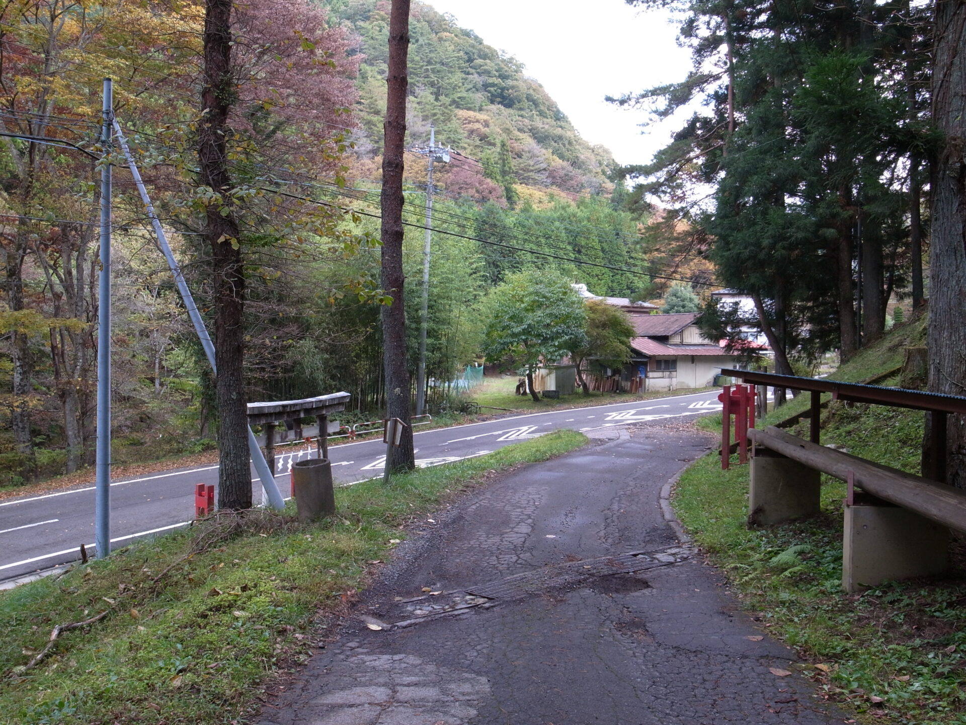 県道24号線 三輪神社