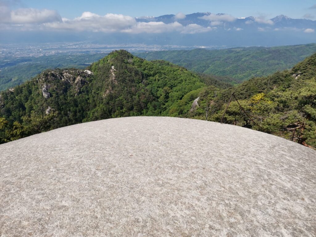 弥三郎岳 岩