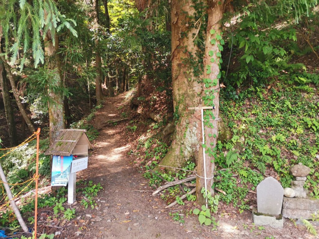 岩殿山 畑倉登山口