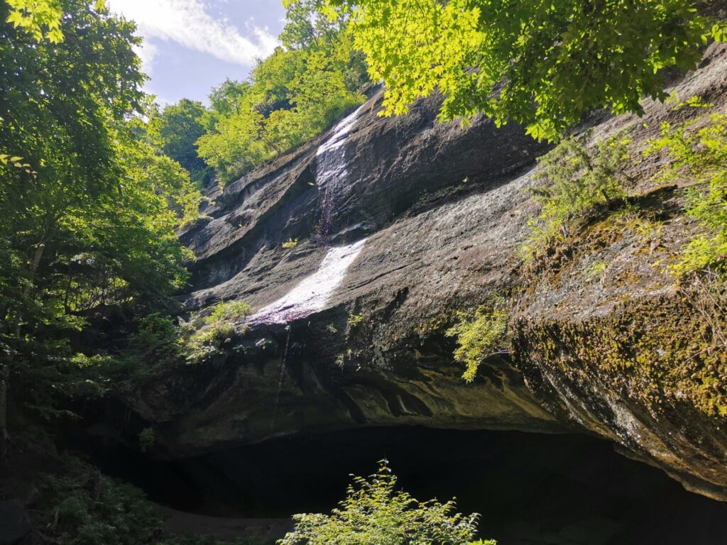 岩殿山 鬼の岩屋