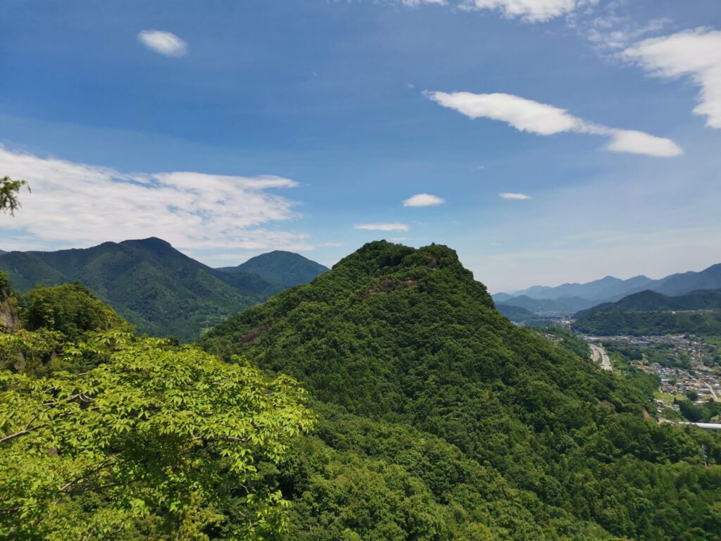 岩殿山