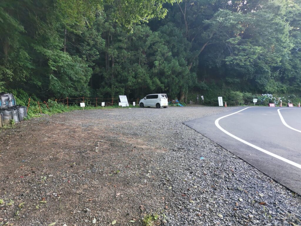 畑倉登山口駐車場