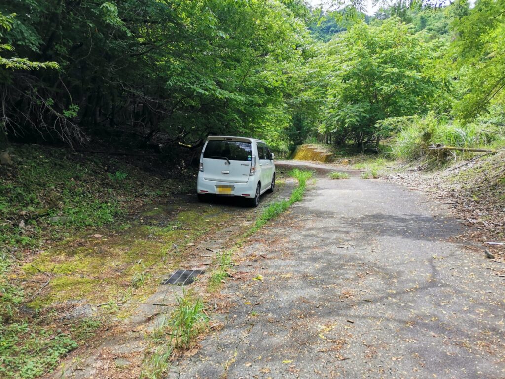 二十六夜山登山口 駐車場