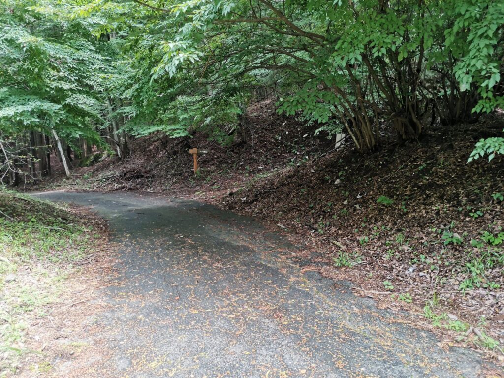 二十六夜山 登山口