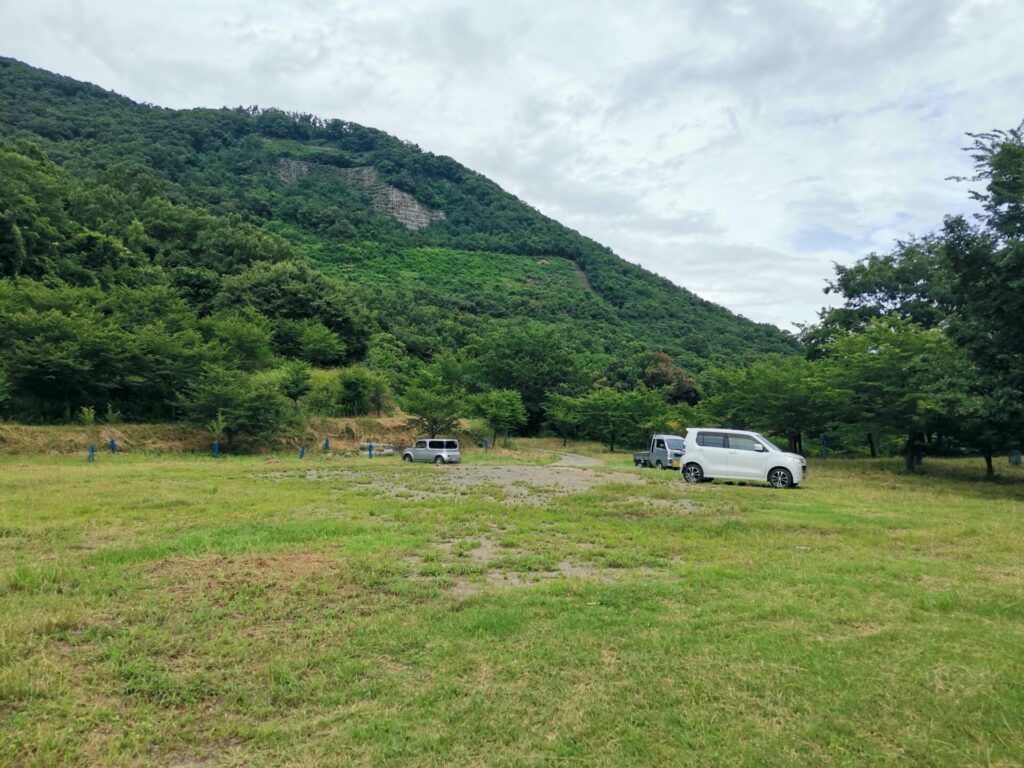 大蔵経寺山登山者駐車場