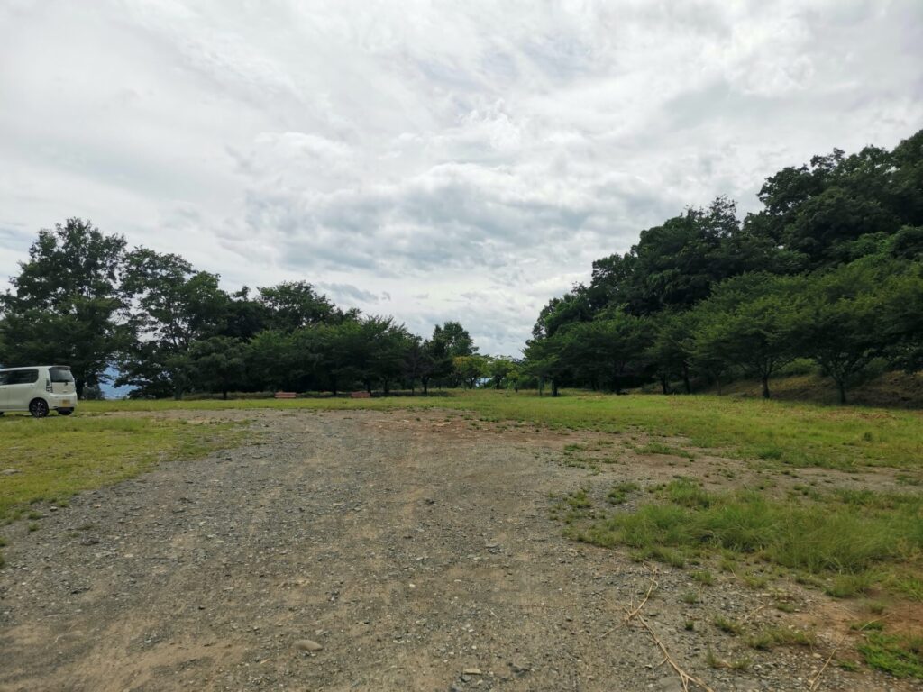 大蔵経寺山登山者駐車場