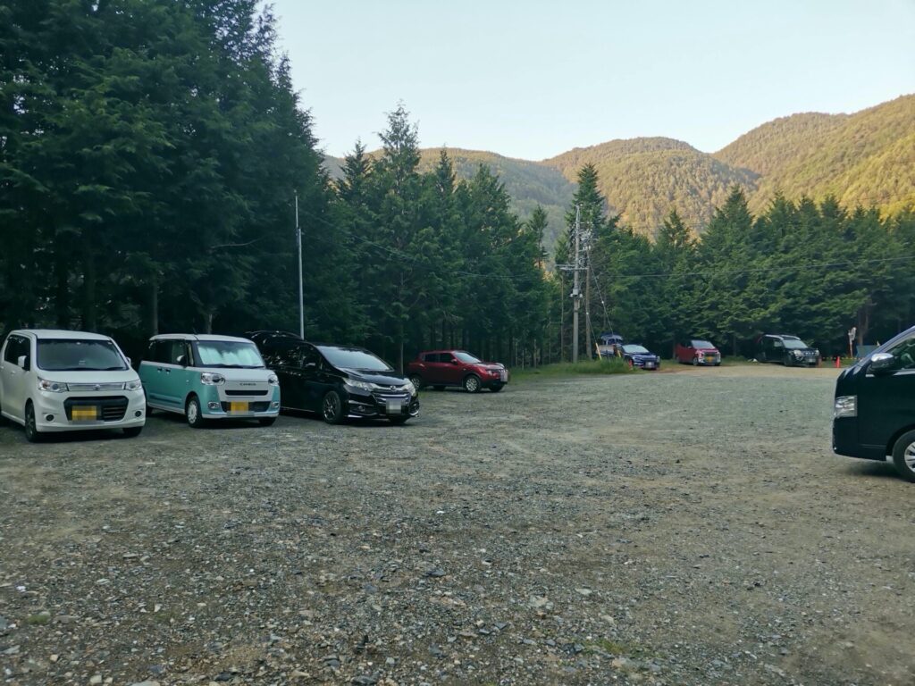 入笠山沢入登山口駐車場