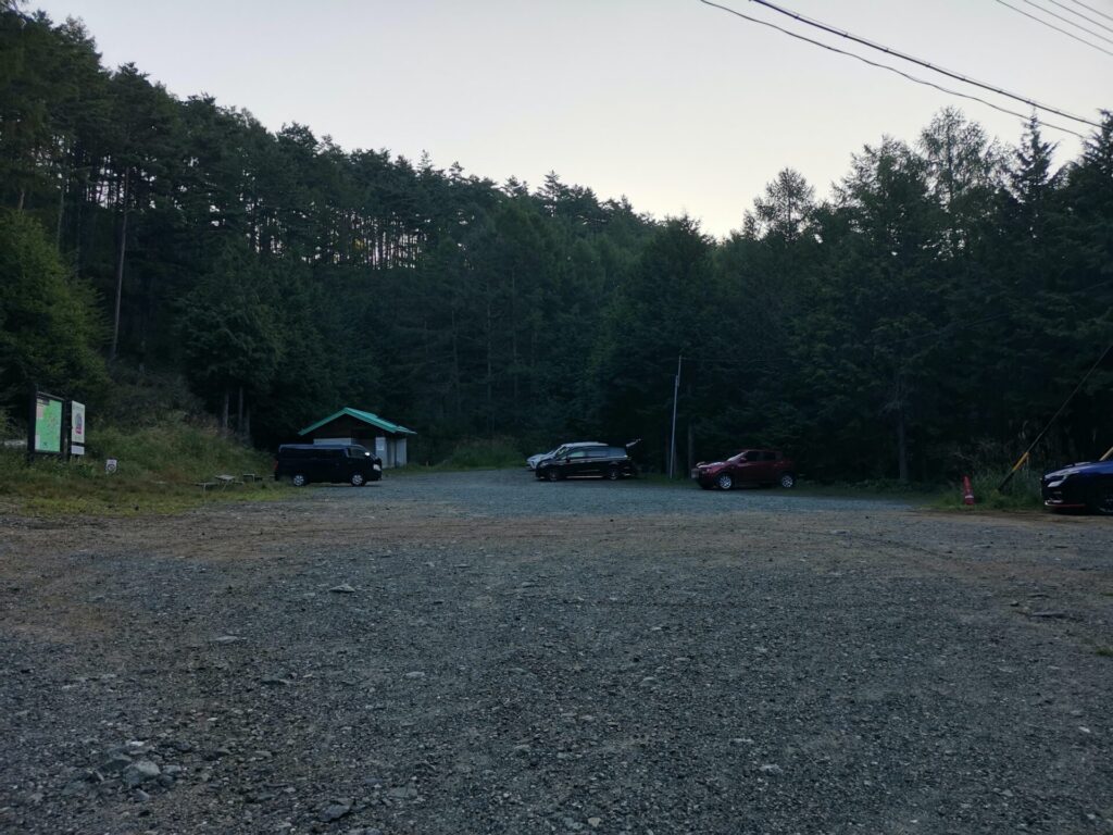 入笠山沢入登山口駐車場