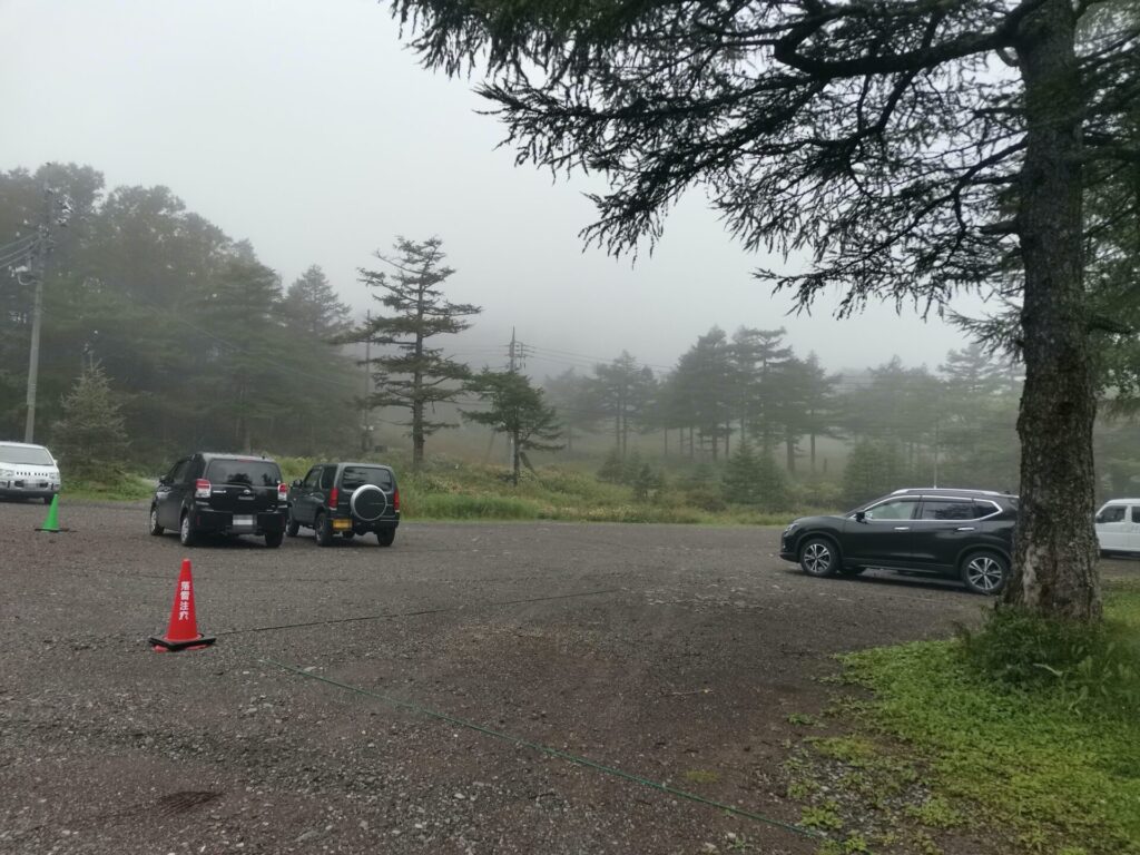 高峰高原ビジターセンター駐車場