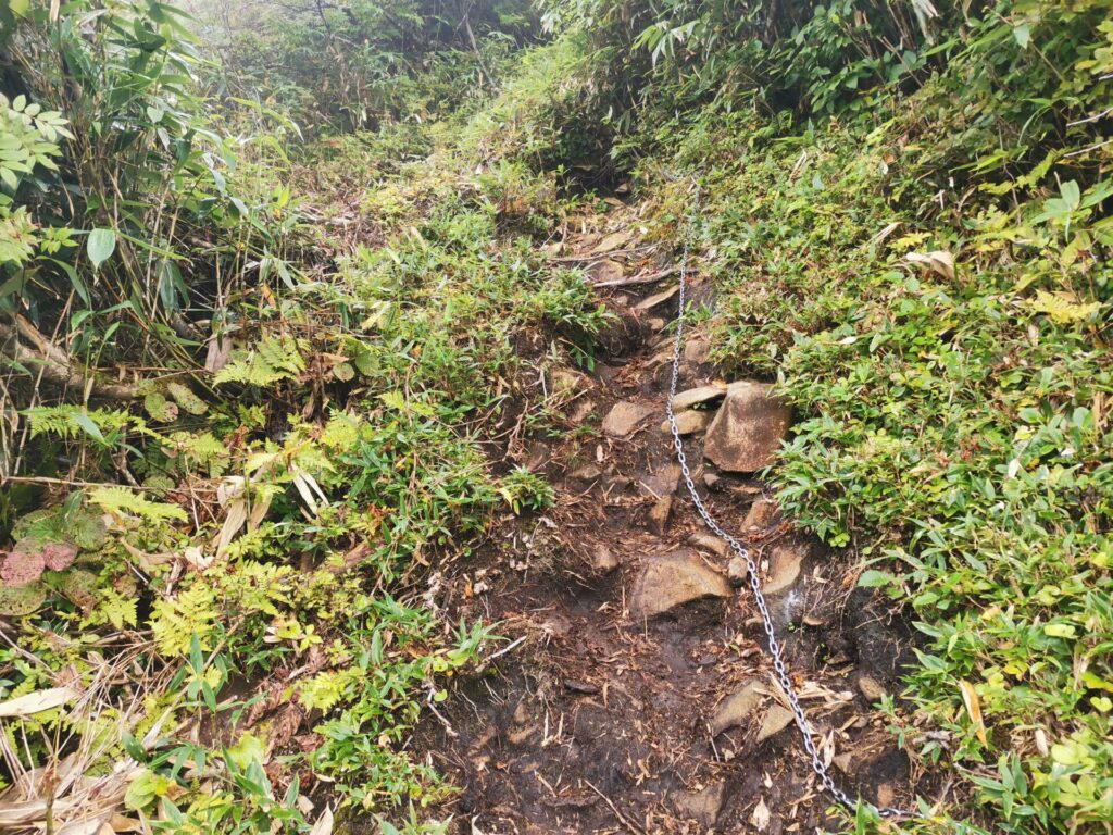 登山道 鎖