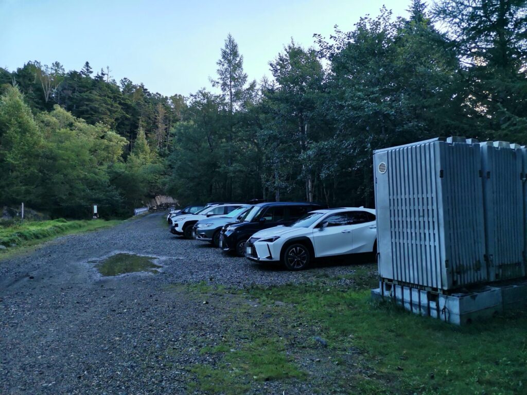 杣添尾根登山口南八ヶ岳林道駐車場