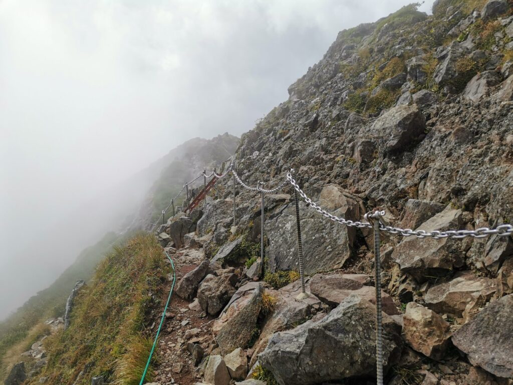 登山道 鎖