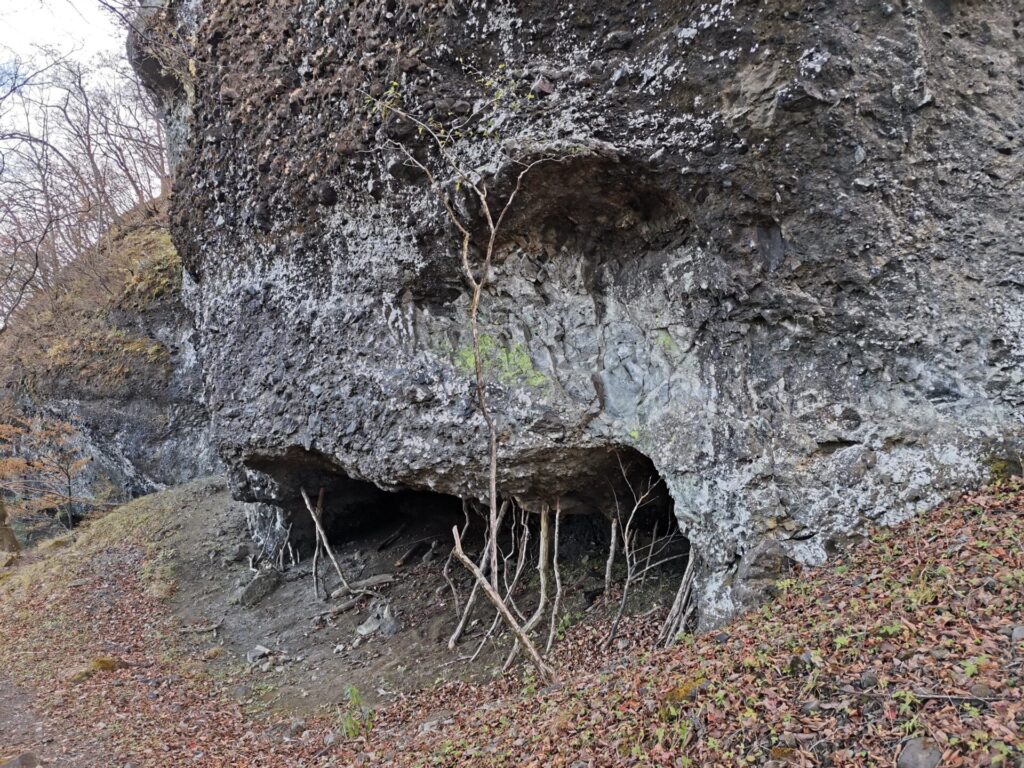 鋏岩修験道場跡