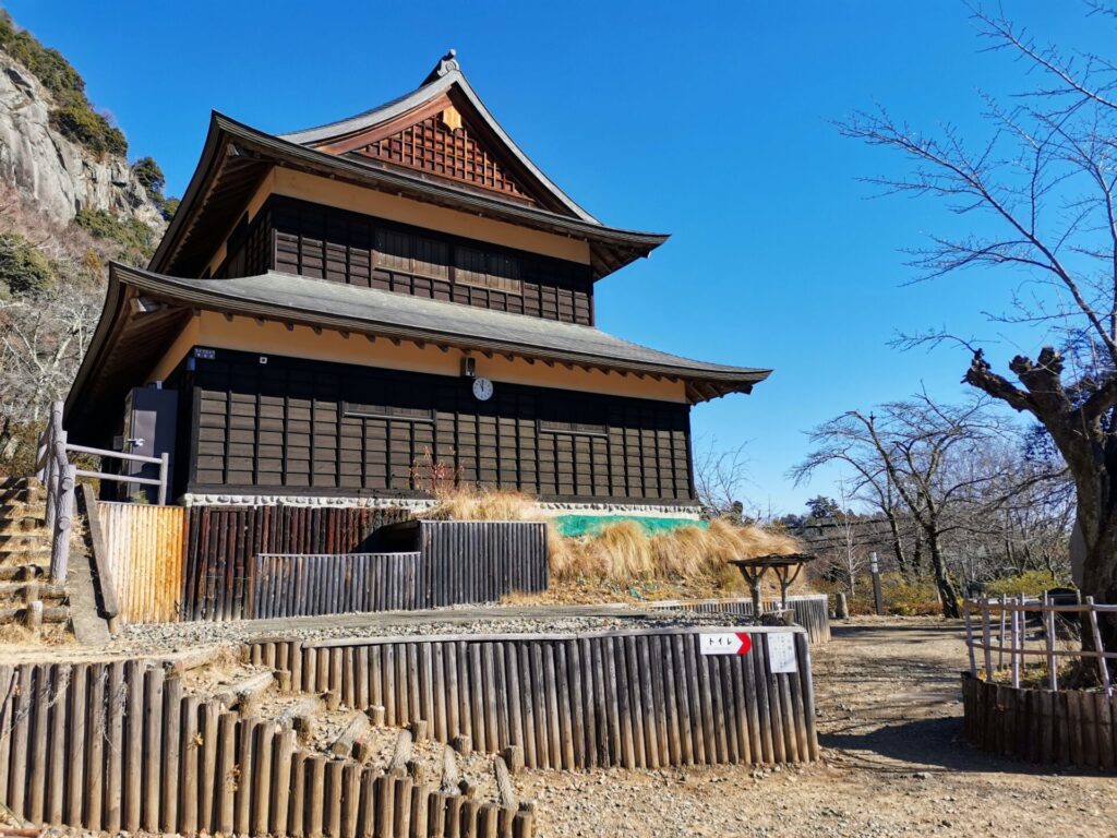 岩殿山ふれあいの館