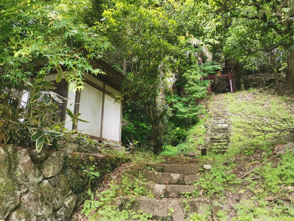 尾続神社