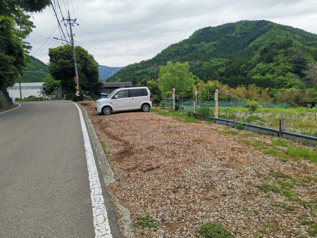 尾続フラワーガーデン駐車場