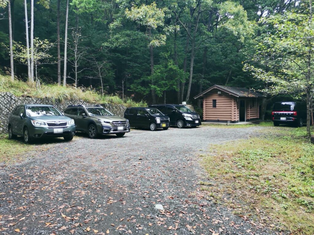 兜山登山口駐車場