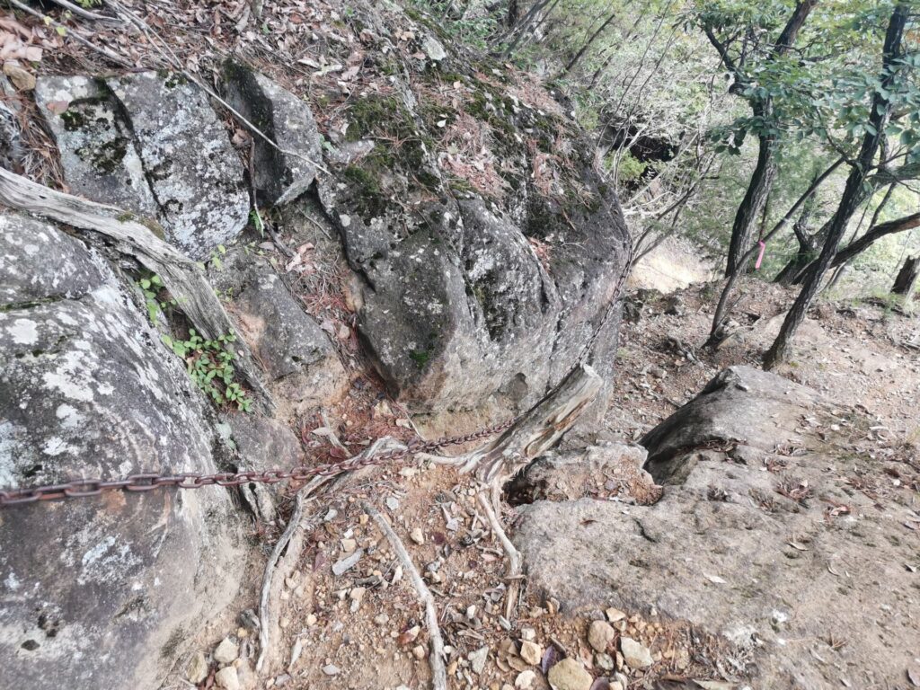 登山道 鎖場