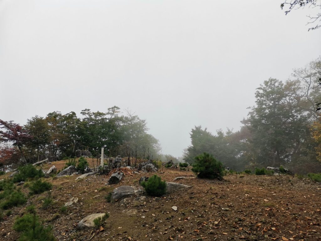 源次郎岳 山頂
