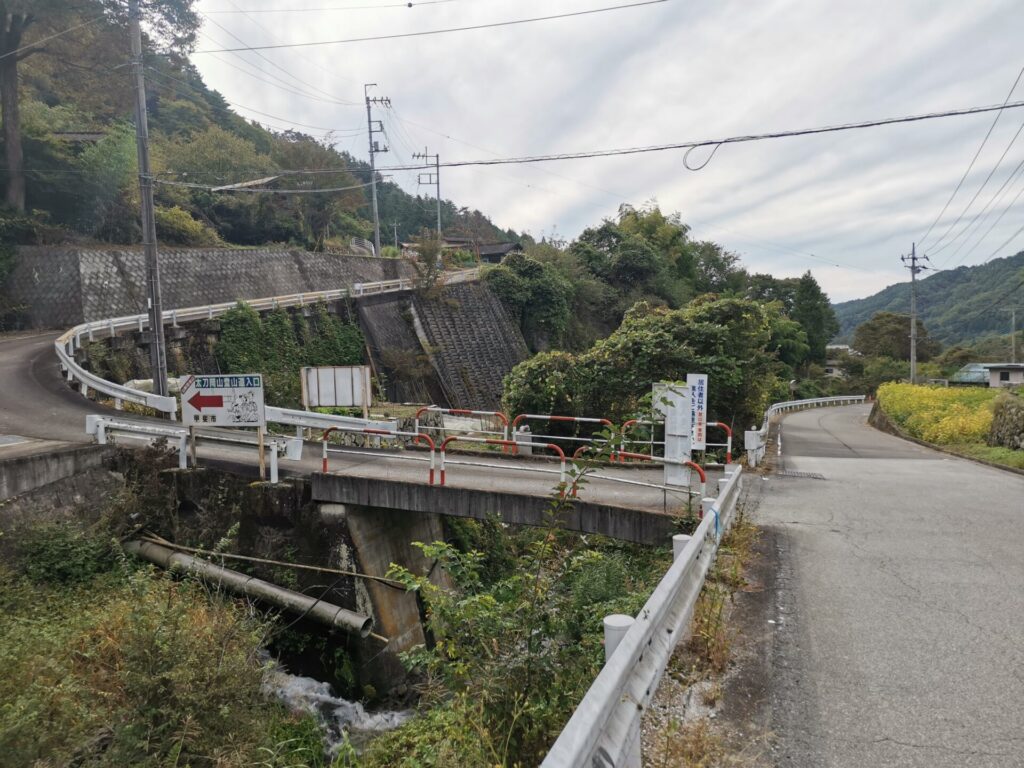 太刀岡山登山道入口