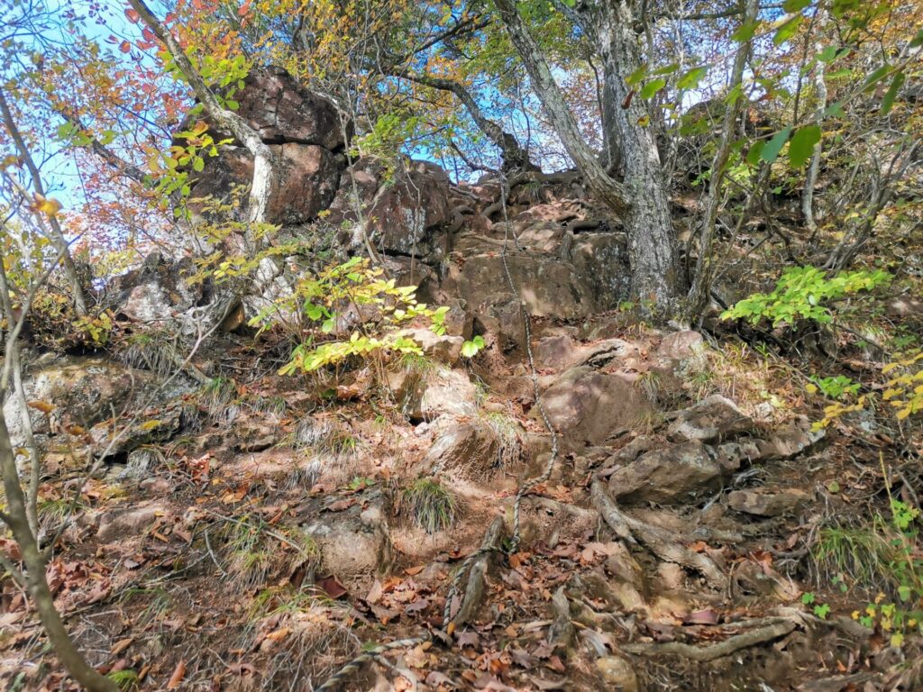 登山道 岩場