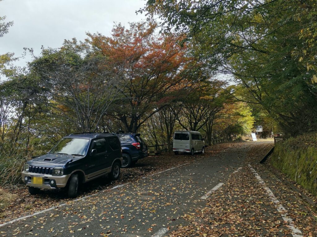 滝戸山登山口 路肩 駐車場