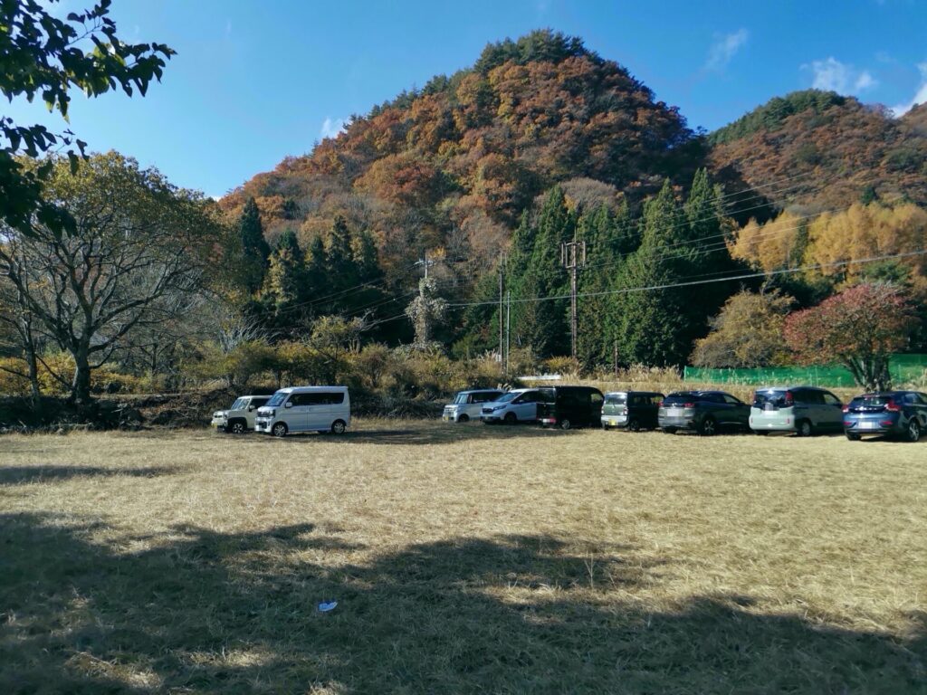 西湖いやしの里根場登山者用駐車場
