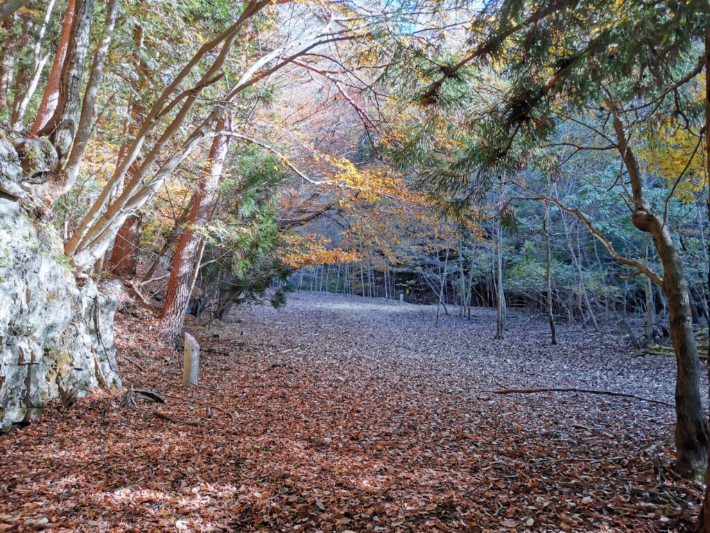 東入川堰堤広場