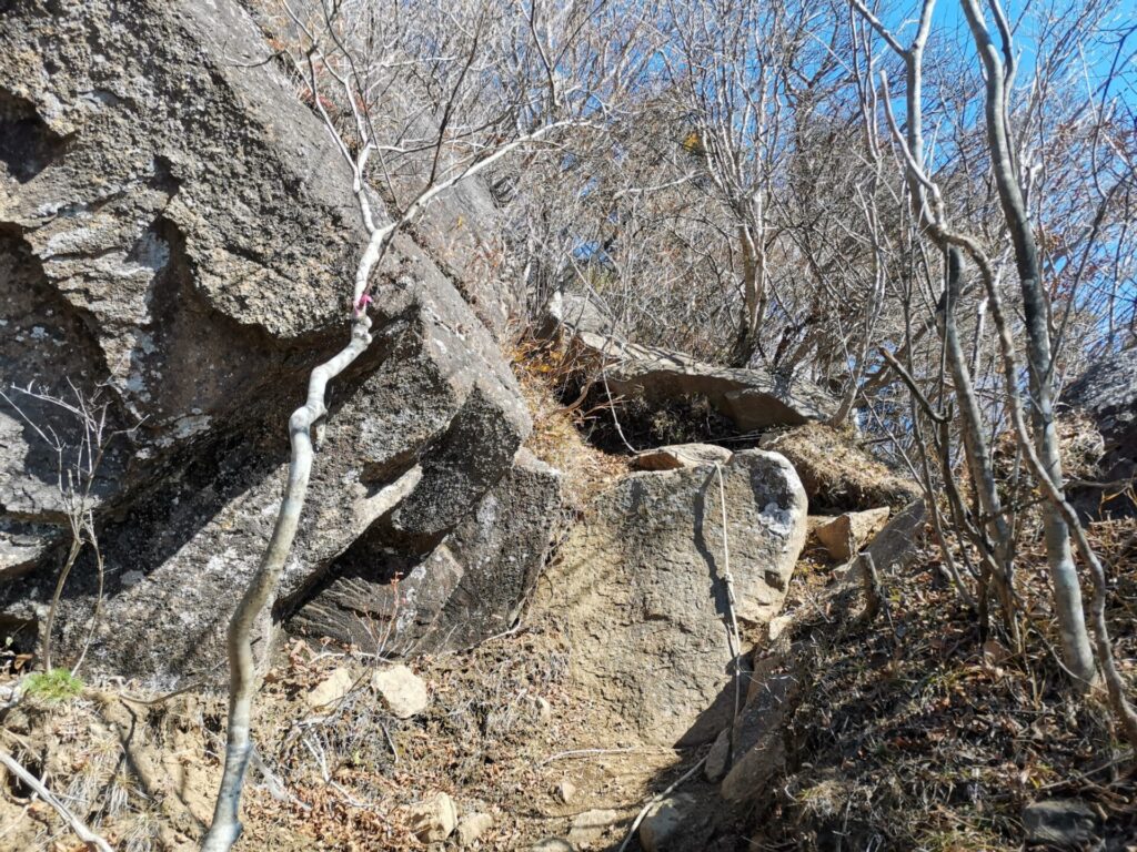 登山道 岩場