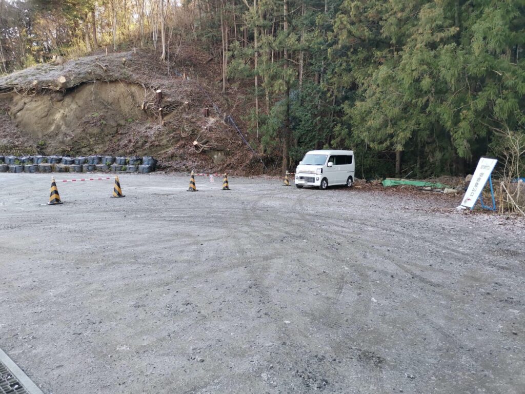 畑倉登山口 駐車場