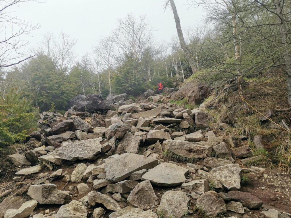 登山道 ガレ場