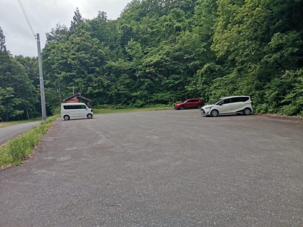 裏見ノ滝駐車場