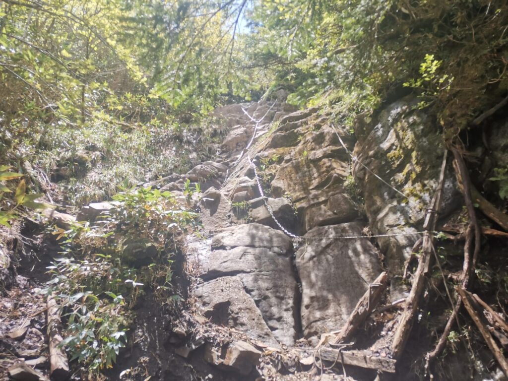 岩場 鎖