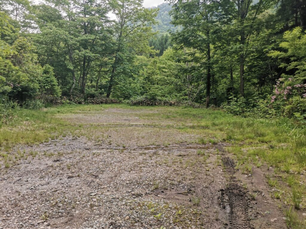 武尊沢林道終点駐車場