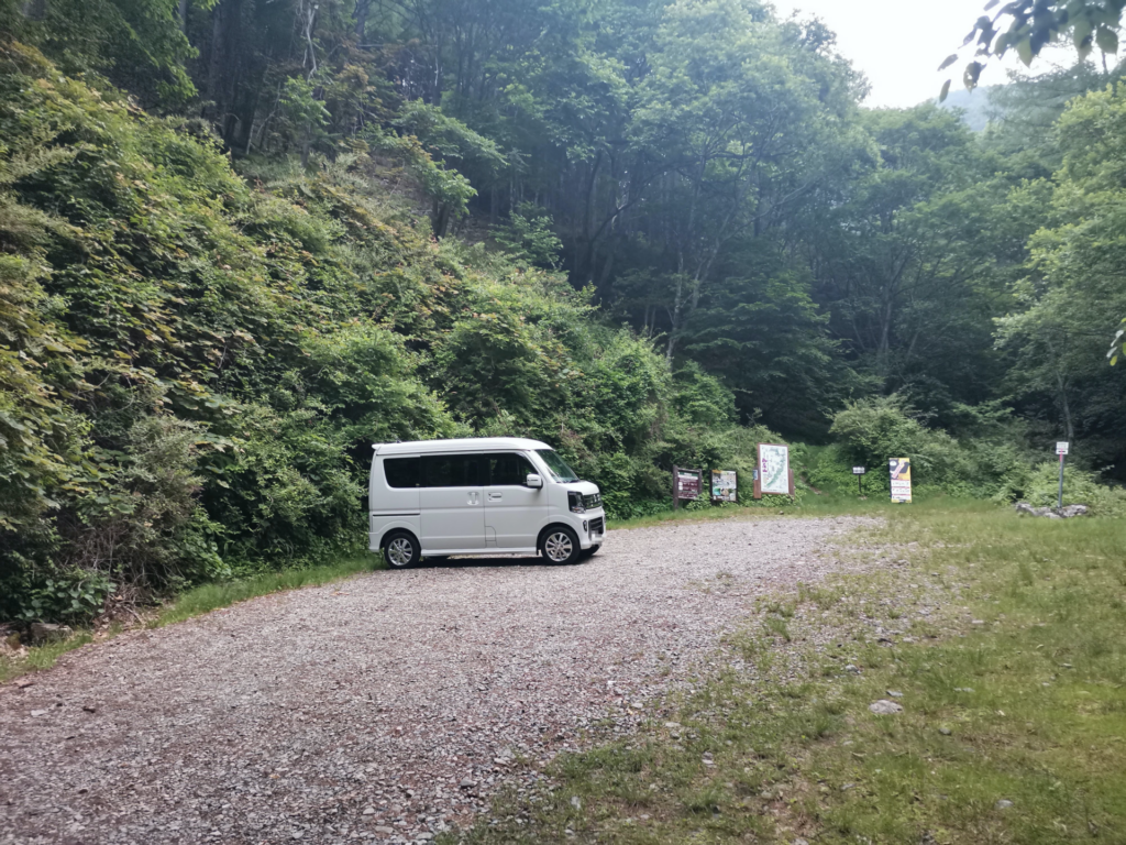 栗生登山口 駐車場