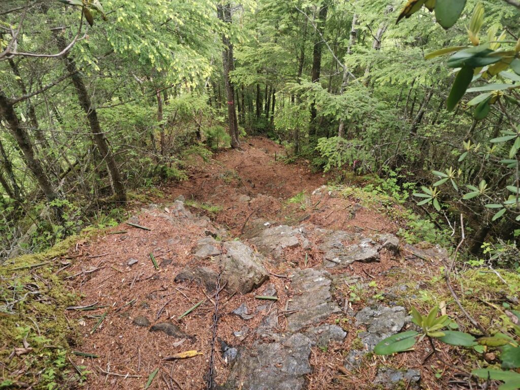 登山道 鎖場