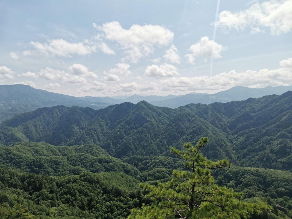四阿山