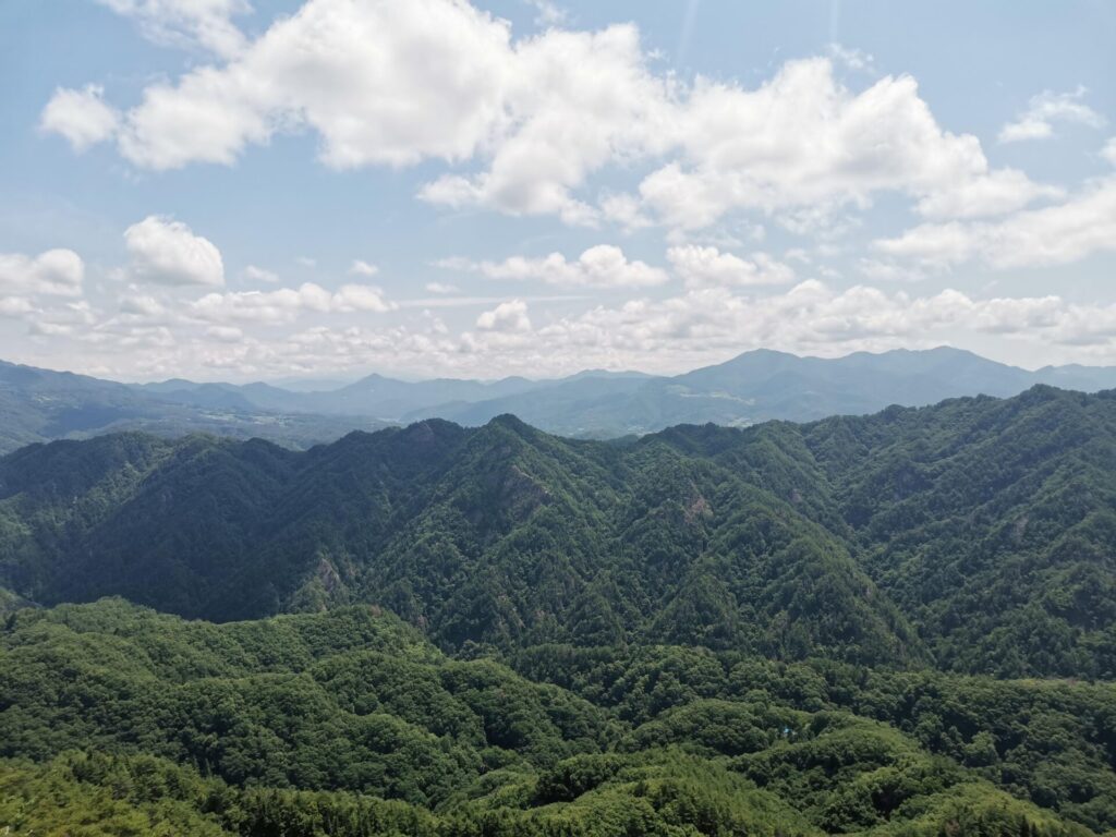 四阿山