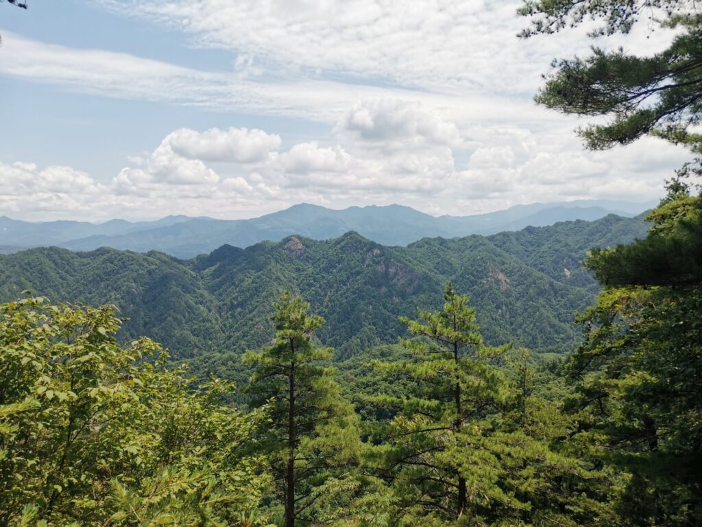 四阿屋山