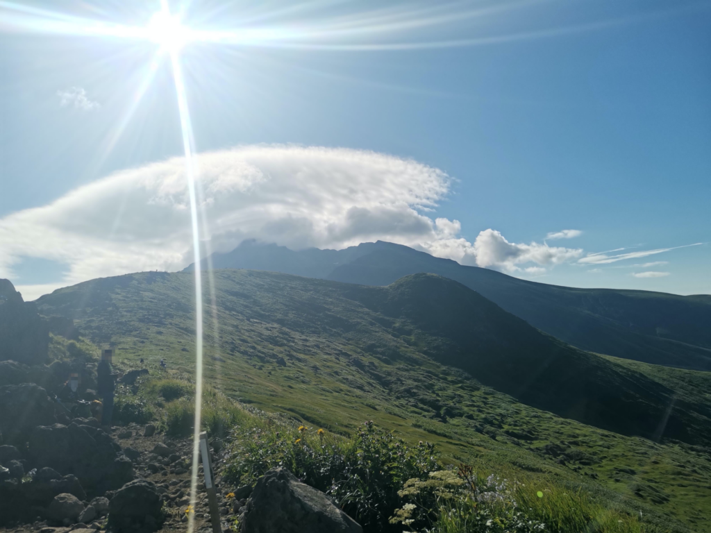 新山 雲
